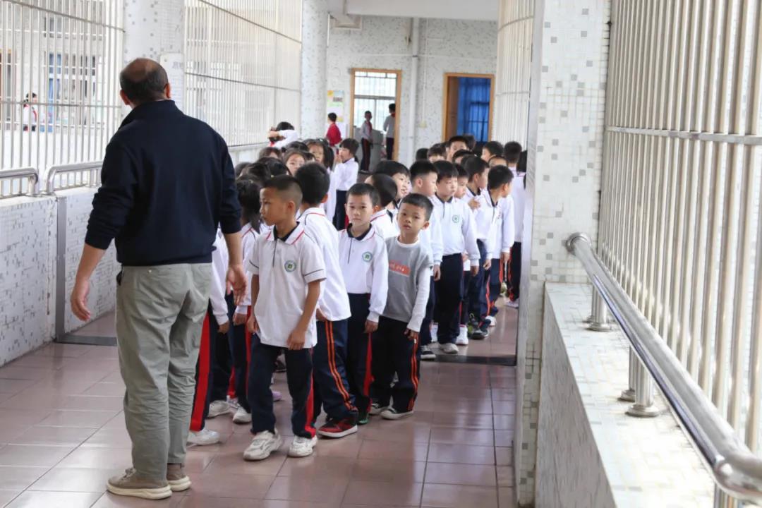 组织学生排队信息采集 组织学生排队信息采集