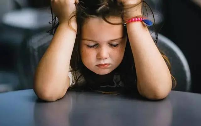小孩子口无遮拦乱说话 小孩子口无遮拦乱说话